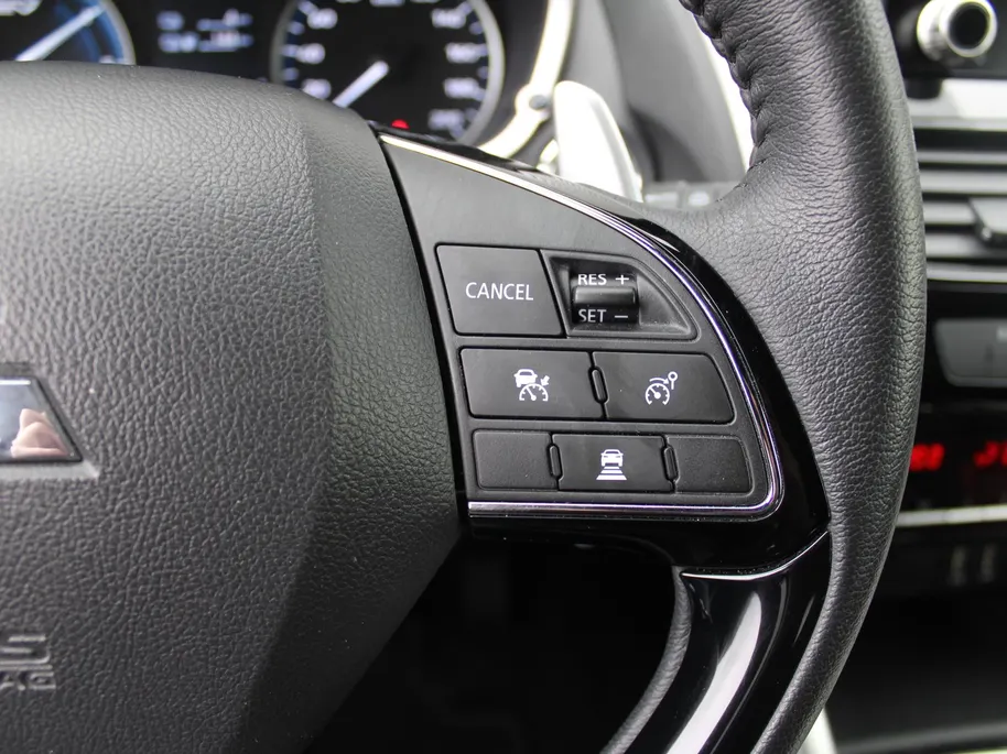 Mitsubishi Eclipse Cross 2.4 PHEV First Edition | Camera rondom | Stuur/stoelverwarming v+a | HUD | Winterset op LM | Dakdragers |