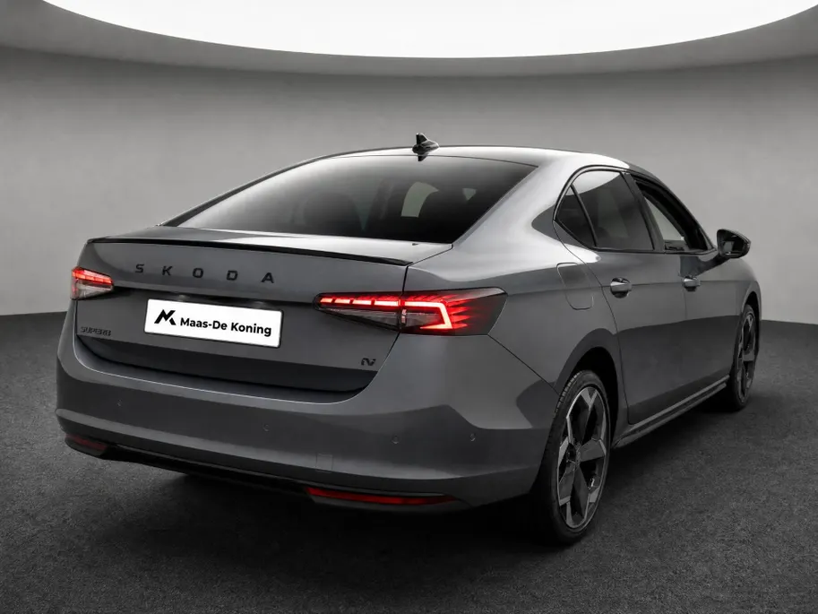 Škoda Superb Sportline Business 1.5 TSI PHEV 200 kW / 272 PK | Trekhaak wegklapbaar | Winter pakket | 1.000,- inruilbonus!!!