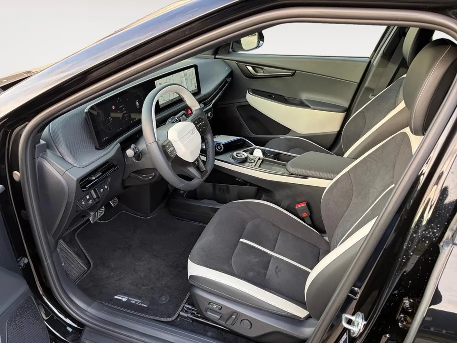 Kia EV6 GT-Line Business Edition 84 kWh | Rijdende Demo ! | Draadloos Apple Carplay / Android Auto | Navigatiesysteem | Elektrisch Verstelbare voorstoelen | Licht + Regensensor | Stoelverwarming+ Stoelkoeling  | Stuurverwarming | Elektrisch Bedienbare Achterklep 