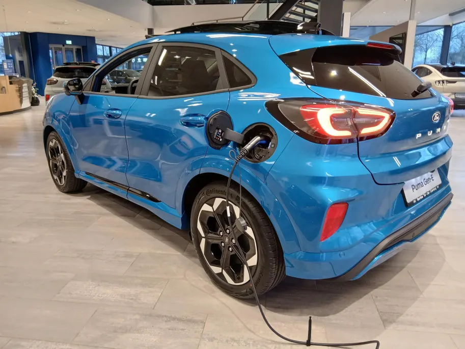Ford Puma Gen-E Premium 44 kWh | Driver Assistance Pack | Winter Pack | Panoramadak | Voorraad leverbaar €4000,- Ford Voordeel |