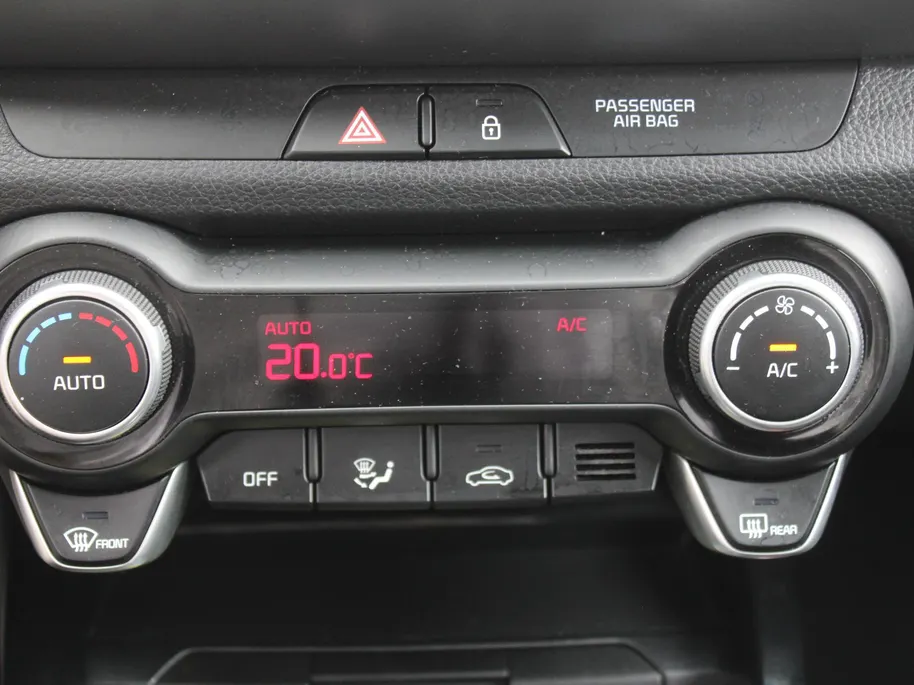 Kia Stonic 1.0 T-GDi MHEV DynamicPlusLine | Stuur-/stoelverwarming | Camera | Cruise | Clima | LED | Navi | 16' LM | Keyless |