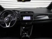 Nissan Leaf Tekna 40 kWh | Trekhaak | Stuur-/stoelverwarming | 360 Camera | LED | Dodehoek detectie | Cruise adapt. | 17' LM | Half leer/stof | Navi |