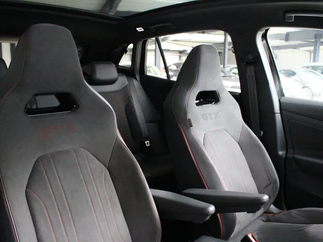 Volkswagen ID.4 GTX 300PK 4Motion Navigatie | Panoramadak | H.U.D | Keyless | El. Stoelverstelling | 93% SoH