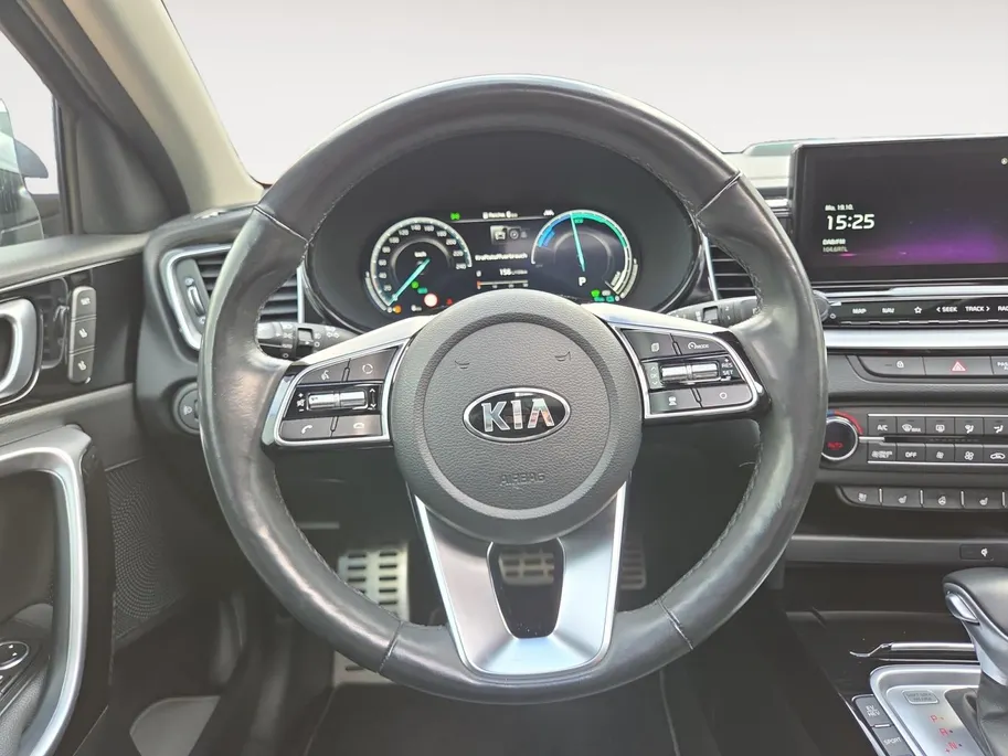 Kia Ceed Sportswagon 1.6I PHEV ExecutiveLine | Automaat | Dealer onderhouden | Panorama dak | Stoelverwarming en Ventilatie | Dodehoek Detectie | Leder | Carplay | Camera | Cruise Control Adaptief |