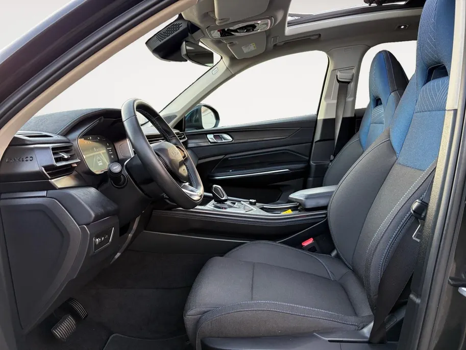 Lynk & Co 01 1.5 | Adaptieve Cruise Control | Stoelverwarming | Schuif/Kantel Dak |  | Elek. Achterklep | Lichtmetalen Velgen |