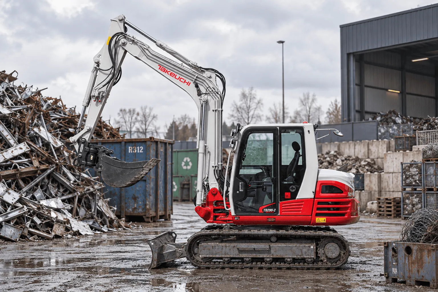 Takeuchi tb290-2 monoboom op een recycling terrein