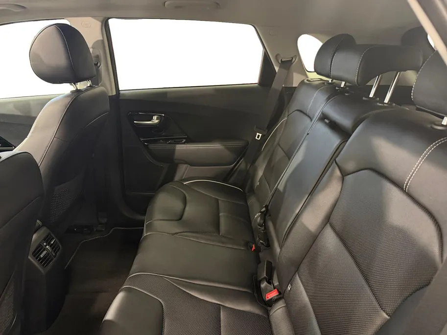 Kia e-Niro DynamicPlusLine 64 kWh | 97,6% SOH | Navigatie | Camera | Apple Carplay/Android Auto | Adaptieve Cruise Control | Stoel/Stuurverwarming | Lichtmetalen Velgen |