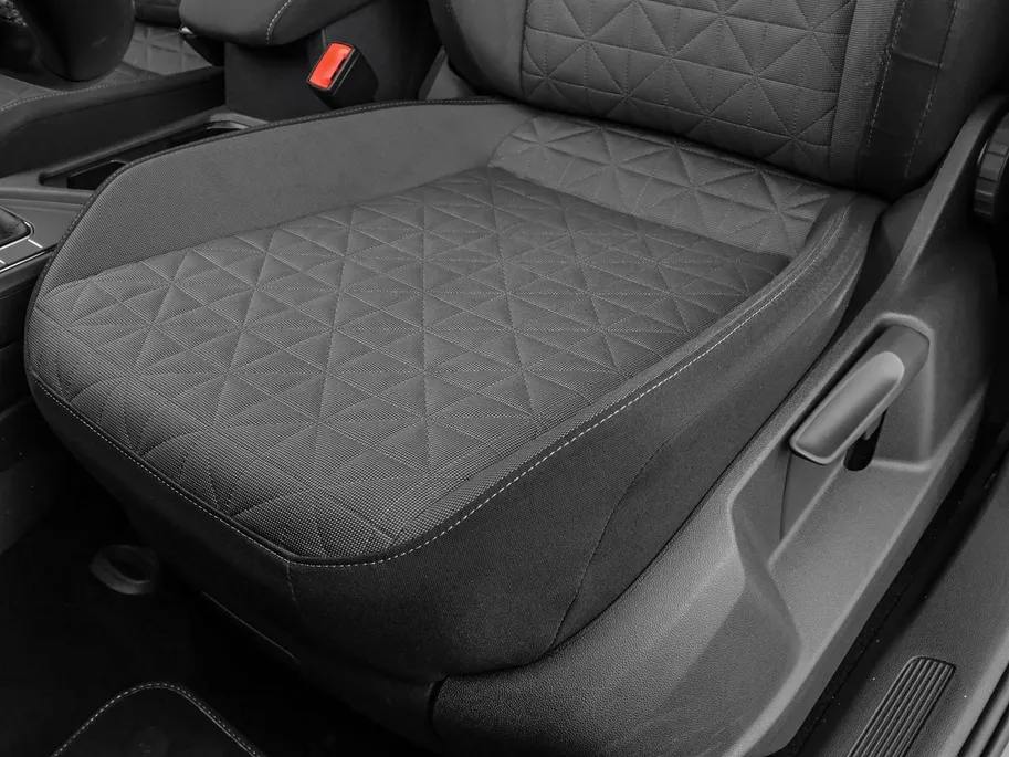Volkswagen Tiguan 1.4 TSI eHybrid 245pk DSG Life Business · Camera · Inklap. Trekhaak · Stuur- & Stoelverwarming · Parkeerassistent · Apple/Android Car Play ·