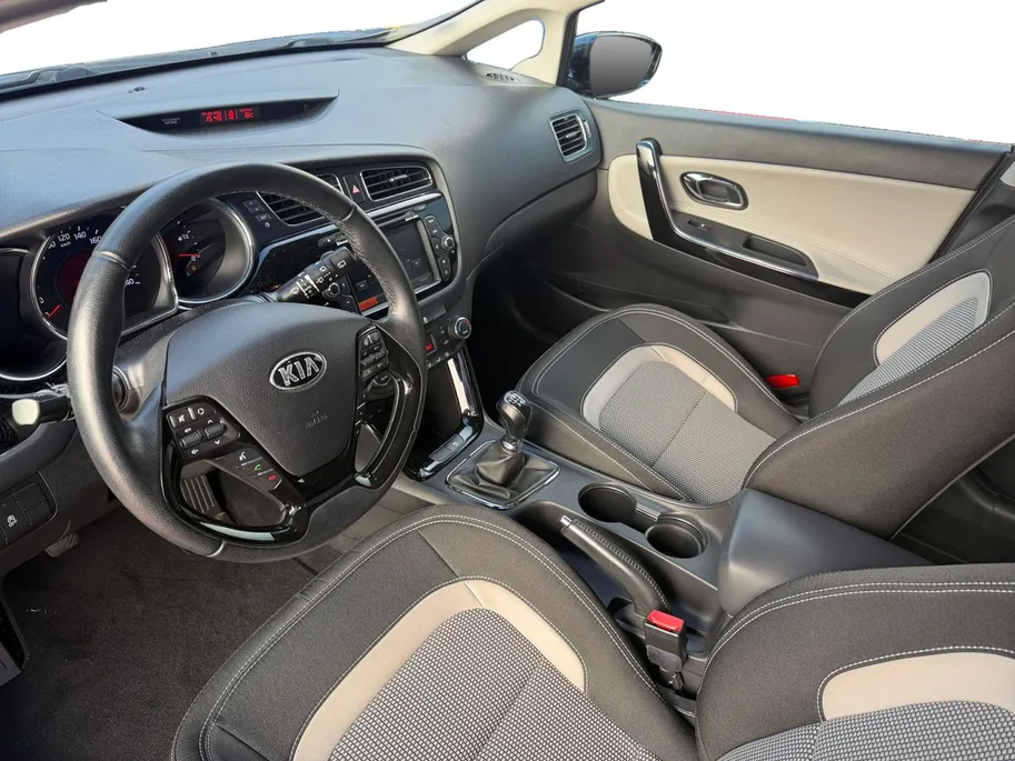 Kia cee'd Sportswagon 1.6 GDI BusinessLine | Nette auto | Dealer onderhouden | Achteruitrijcamera | Navigatie | Cruise & Climate control | 12 Maanden BOVAG garantie |