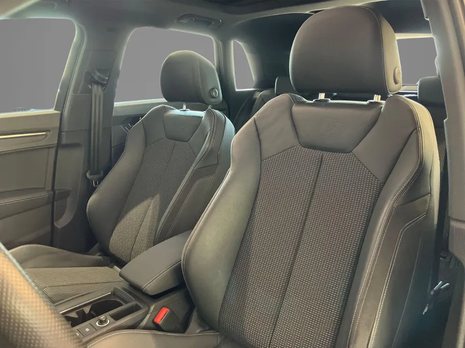 Audi Q3 45 TFSIe 180kW/245PK S Line · Panoramadak · Apple/Android Car Play · Drive select