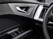 Audi Q4 Q4 S edition performance 82 kWh 286 PK · Trekhaak elek. wegklapbaar · Optiekpakket zwart · Glazen panoramadak