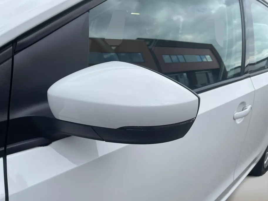 Volkswagen up! 1.0 65PK | Climate Control| Parkeersensoren| 4seizoen banden| Camera | Automatische verlichting| DEALER ONDERHOUDEN!!