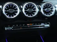 Mercedes-Benz EQB 250 Business Line 67 kWh l Panoramadak l Stoelverwarming l Achteruitrij camera