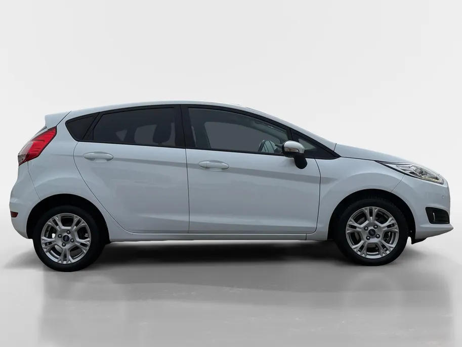 Ford Fiesta 1.0 Style Ultimate | Dealer onderhouden | NL auto | Navigatie | Parkeersensoren voor en achter | Achteruitrijcamera | 15' lichtmetalen velgen | Airco | Cruise control | Bluetooth | Privacy glas | Bovag garantie |