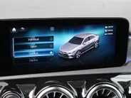 Mercedes-Benz A-Klasse 250 e AMG Line | HUD | Multispaak | LED | Navigatie | Camera | Automaat