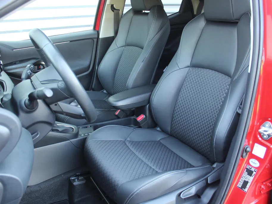 Mazda 2 Hybrid 1.5 Select | Trekhaak | Stuur-/stoelverwarming | Camera | HUD | Telefoonlader | Dodehoek detectie | Cruise adapt. | Clima | 16' LM |