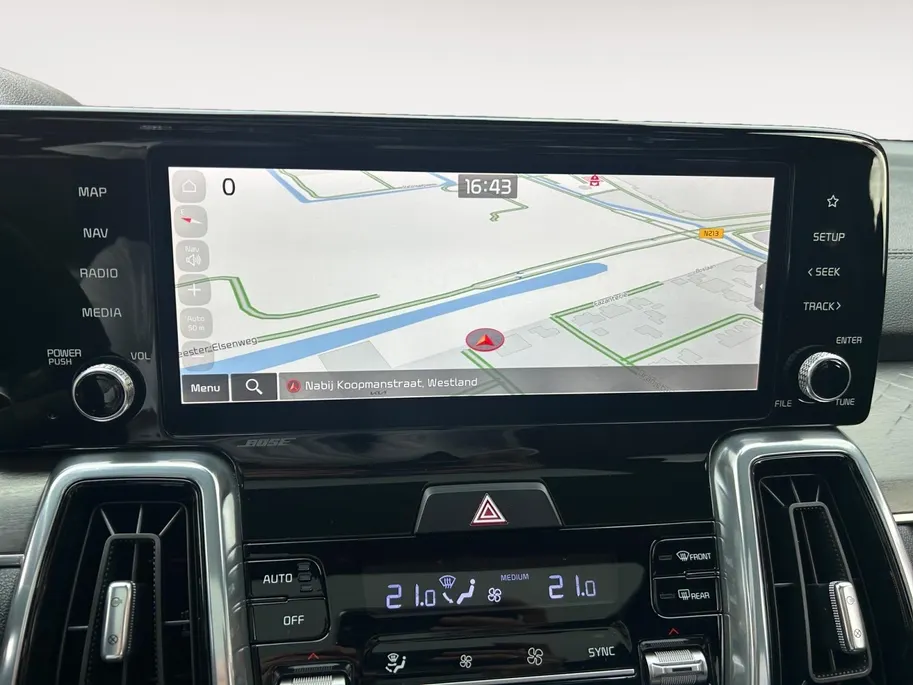 Kia Sorento 1.6 T-GDI Hybrid 2WD ExecutiveLine 5p. | Apple Carplay / Android Auto | Navigatiesysteem | Elektrisch Verstelbare Voorstoelen | Bestuurdersstoel met Geheugen | Elektrisch Schuif / Kanteldak | Elektrisch Bedienbare Achterklep | Stoelverwarming + Stoelkoeli