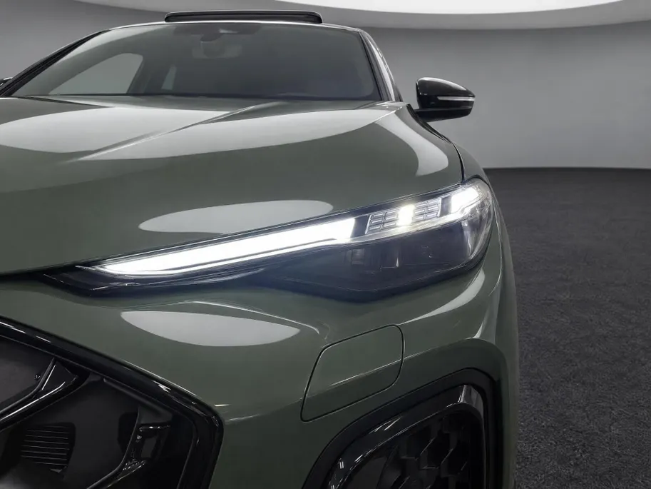 Audi Q5 Sportback e-hybrid quattro S edition Competition 367 PK · Glazen panoramadak · Head-up display · B&O premium 3D