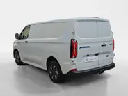 Ford E-Transit Custom 340 L1H1 Trend AWD 71 kWh | Direct leverbaar | 0,99% rente | 3-zits | Trekhaak