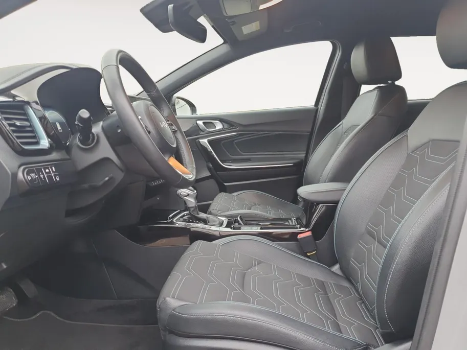 Kia Ceed Sportswagon 1.0T MHEV Design Edition | Stoel en stuurverwarming | Dodehoek detectie |  Navigate | Camera | Parkeersensoren voor en achter | Elektrische achterklep | JBL sound |