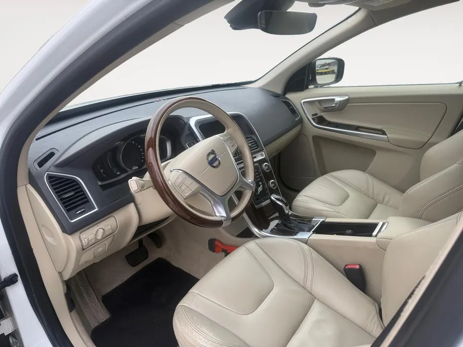 Volvo XC60 2.0 T5 FWD Summum | Automaat | Panorama Dak | NL-Auto | NAP | Memory Seats | Camera | Climate Control | Stoelverwarming | Cruise Control | Navigatie | Keyless