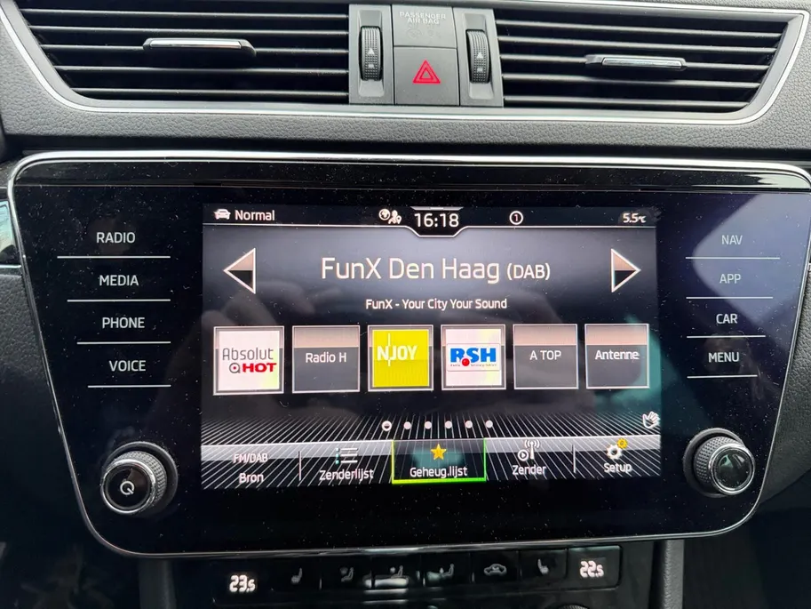Škoda Superb Combi 1.4 TSI iV Laurin & Klement | Geheugenfunctie berijdersstoel | Climate | Achteruitrijcamera | Parkeersensoren | Navigatie |