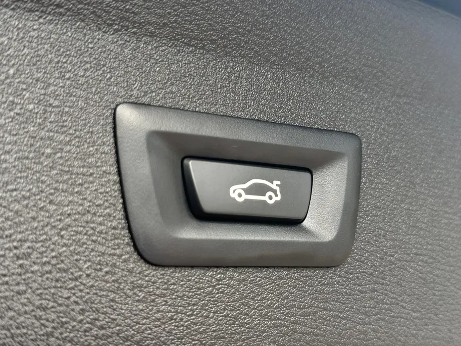 BMW X1 sDrive18i Business Edition Plus | Trekhaak | Leder | Navi | Stoelverwarming | Head-Up Display | Ambient Lighting | NL AUTO | Cruise Control | Climate Control | 12 maanden Bovag garantie |