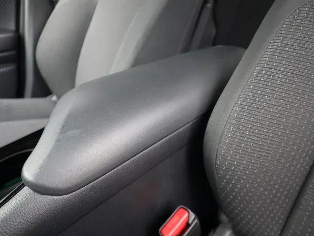Toyota C-HR 1.8 Hybrid Style Trekhaak | All Seasonbanden | Stuur en stoelverwarming