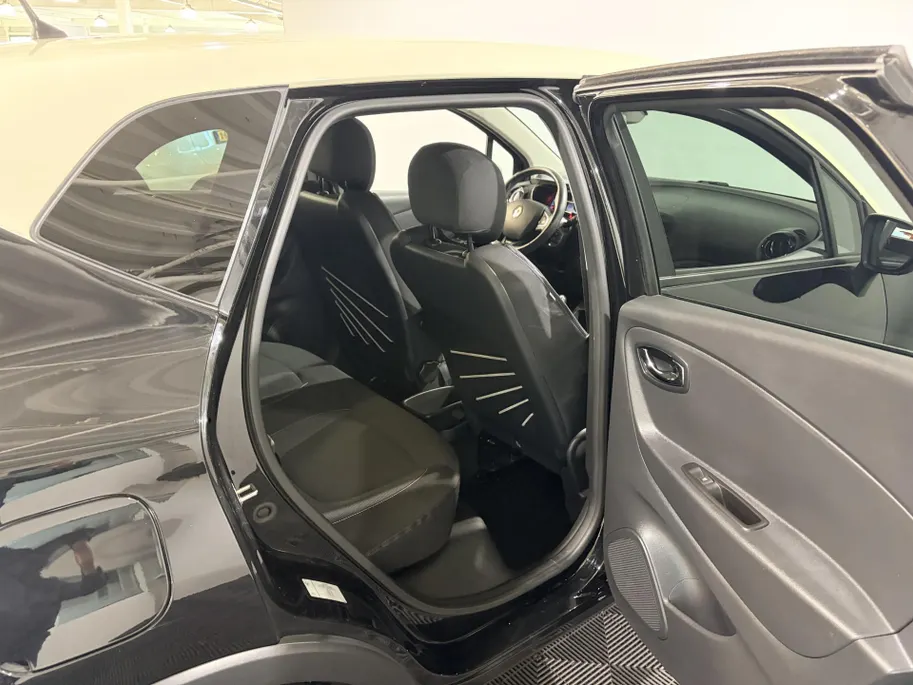 Renault Captur 90PK TCe Dynamique | Navi | Camera | Parkeersensoren | Climate Control | Cruise Control | Lichtmetalen Velgen | Licht & Regen Sensor | Bluetooth | USB | LED Dagrijverlichting |