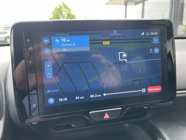 Toyota Yaris Cross 1.5 Hybrid Dynamic | Parkeersensoren V+A | Stuur en Stoelverwarm