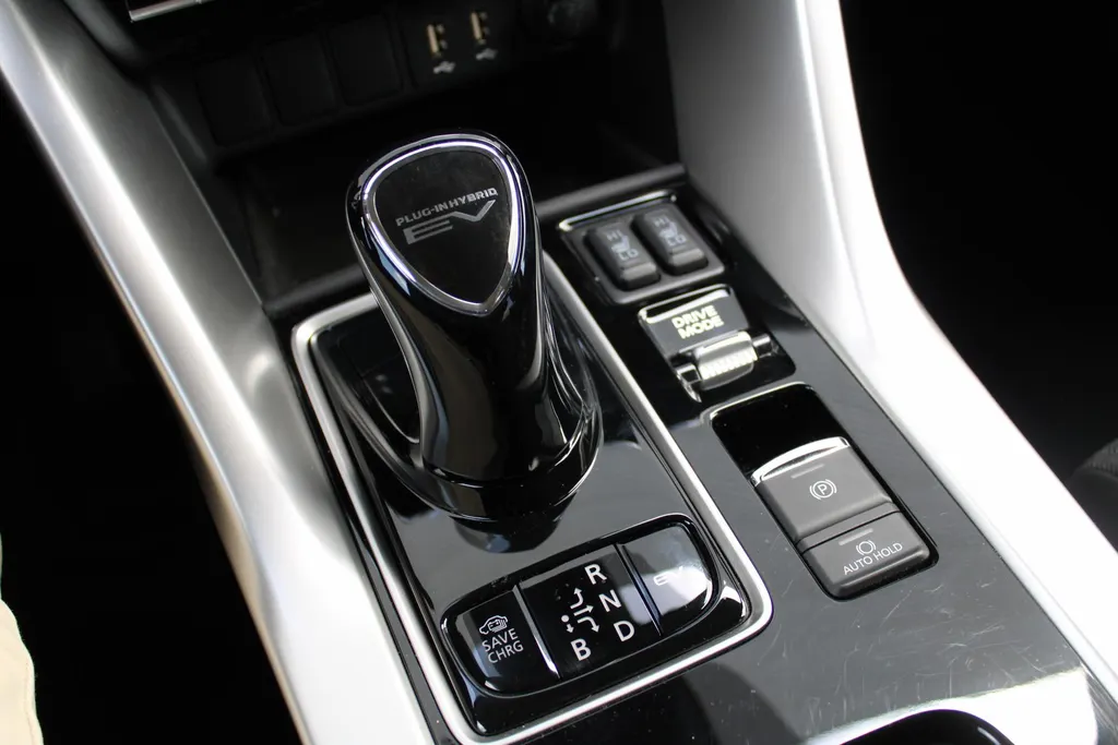 Mitsubishi Eclipse Cross 2.4 PHEV Intense | 18' LM | Clima | Keyless | Stoelverwarming | Cruise | Camera | Plug-in |