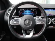 Mercedes-Benz GLA 200 Business Solution AMG l Trekhaak l Keyless l Panoramadak l Ambiente lichtpakket