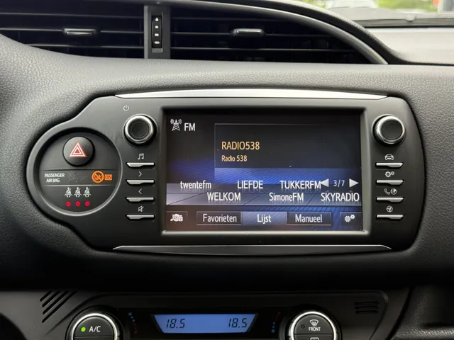 Toyota Yaris 1.5 Hybrid Dynamic | All Seasons | Stoelverwarming