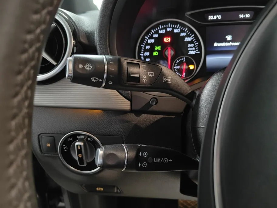 Mercedes-Benz B-Klasse 180 Ambition AUTOMAAT NAVI TREKHAAK LM VELGEN SCHUIFKANTELDAK HOGE INSTAP CRUISE CONTROLE PARKEERSENSOREN XENON VERLICHTING ZEER MOOIE AUTO