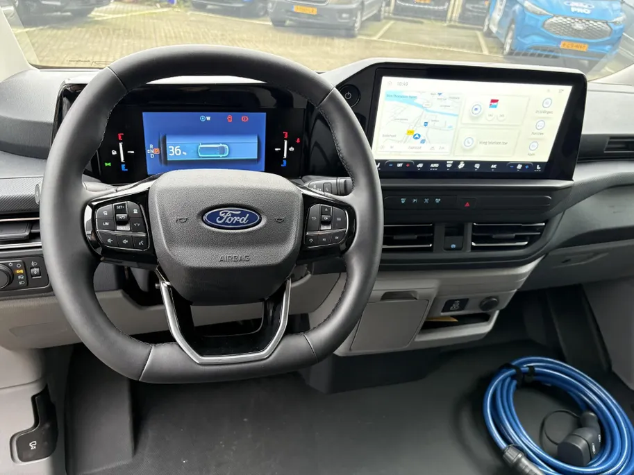 Ford E-Custom E-Custom 320 L2H1 Limited 65 kWh DEMO I DRIVER ASSISTANCE PACK PREMIUM I ELEK. INKLAPBARE TREKHAAK I 17'' LM VELGEN I
