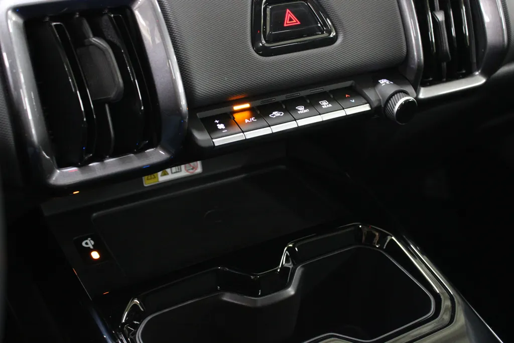 Suzuki e Vitara Style 61 kWh / Stoel + Stuurverwarming / 360° Camera / Navigatie /