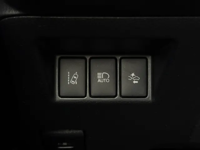Toyota Yaris 1.5 Hybrid Dynamic | All Seasons | Stoelverwarming