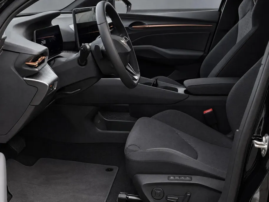 CUPRA Raval Business First Edition 56 kWh 211 PK l Stoel en Stuurverwarming l 19' Concaver velgen