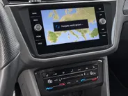 Volkswagen Tiguan 1.4TSIeHybrid 180kW/245PK R-Line Black Style · Panoramadak · Trekhaak · 360°Camera + Parkeersensoren · Stoelverwarming · Garantie t/m 27-07-2027 of 100000km.