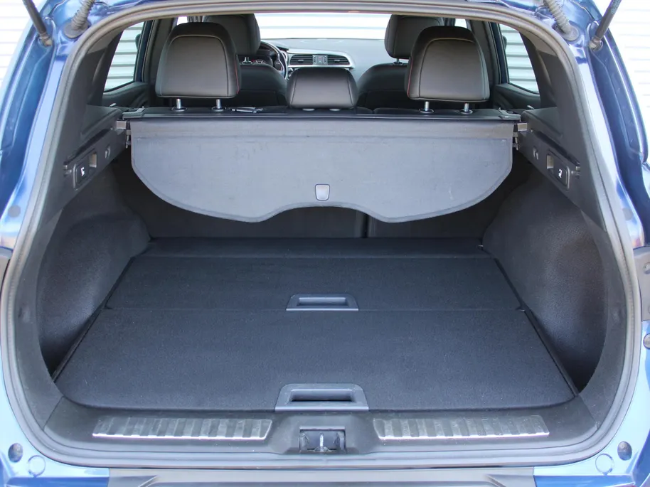 Renault Kadjar 1.3 TCe Black Edition | Trekhaak | Camera | Stoel-/voorruitverwarming | 19' LM | Navi | Clima | Bose Audio | Keyless | Dodehoek detectie | LED | BTW Auto |