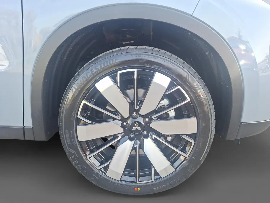 Mitsubishi Outlander 2.4 PHEV First Edition | 6000 EURO KORTING | NU DIRECT LEVEBAAR | 8 JAAR GARANTIE |