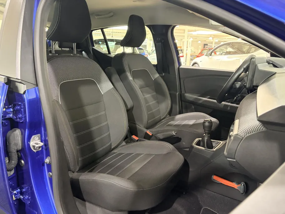 Dacia Sandero Stepway 100PK TCe 100 ECO-G Expression | 1e eigenaar | Trekhaak | Camera | Parkeersensoren | Apple CarPlay/Android Auto | Cruise Control | Licht & Regen Sensor |