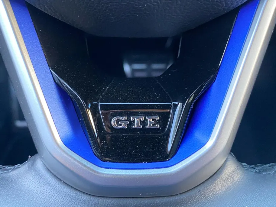 Volkswagen Golf 1.4 eHybrid GTE | Automaat | Kuipstoelen | Camera | Dodehoek Detectie | Cruise Control Adaptief | Climate Control | Keyless | DAB