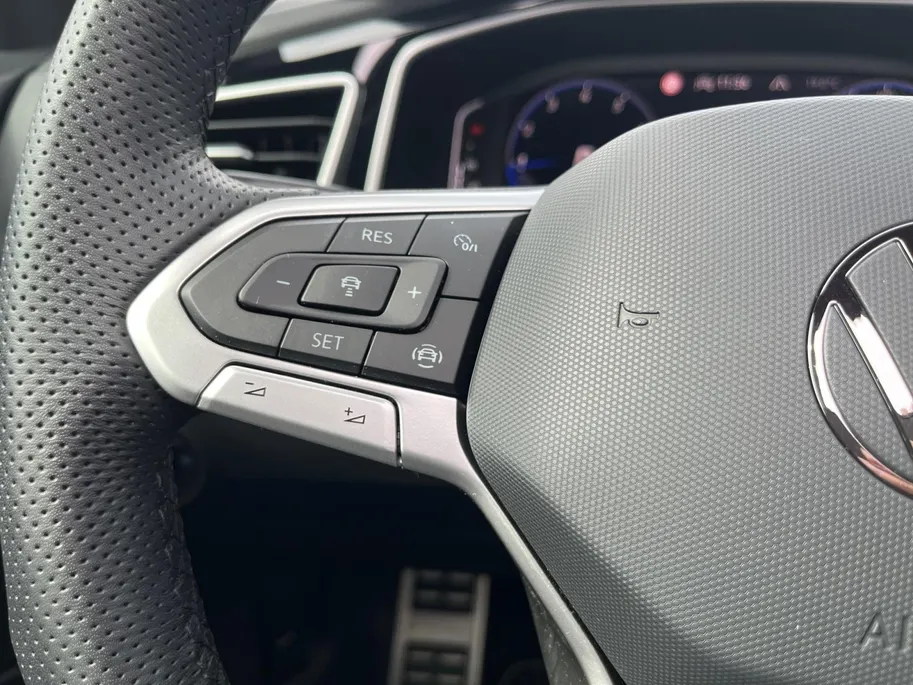 Volkswagen T-Roc 1.5 TSI R-Line Edition | Panoramadak | Parkeercamera | Adaptieve Cruise Control