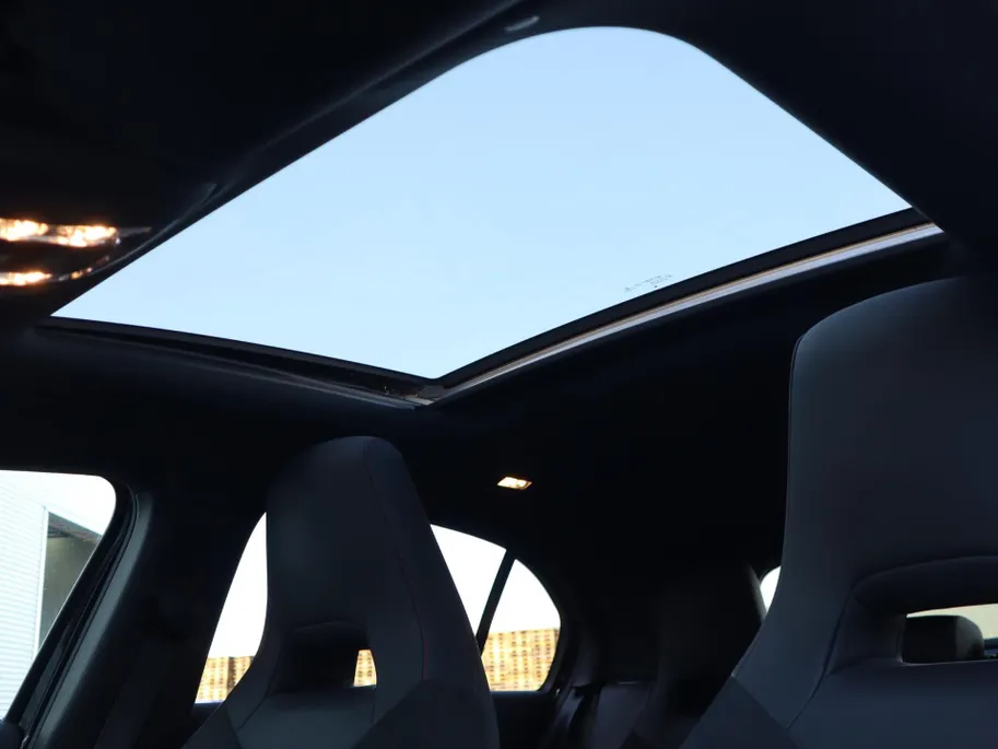 Mercedes-Benz A-Klasse 250 e l Panoramadak l Stoelverwarming l Achteruitrij camera