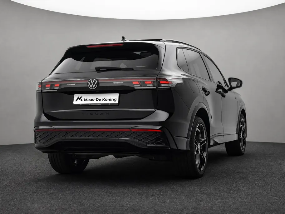 Volkswagen Tiguan 1.5 eHybrid 272pk DSG R-Line Business · Trekhaak · Panoramadak · Dodehoeksensoren · Apple/Android Car Play · Camera · Garantie t/m 23-08-2028 of 100.000km