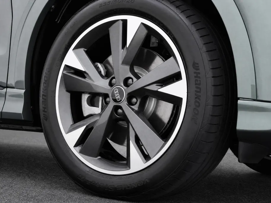 Audi Q4 Q4 S edition performance 82 kWh 286 PK · Trekhaak elek. wegklapbaar · Optiekpakket zwart · Glazen panoramadak