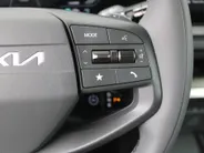Kia EV2 Plus 42.2 kWh | Dodehoek detectie | Clima | 18'' LM Velgen | Stuur-/stoelverwarming | All seasons | Camera | Keyless | Telefoonlader | Navi |
