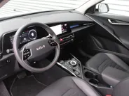 Kia Niro EV Edition Advanced 64.8 kWh | Stuur-/stoelverwarming | Elektr. stoelverstelling | Camera | Cruise adapt. | 17'LM | Clima | 17% bijtelling |