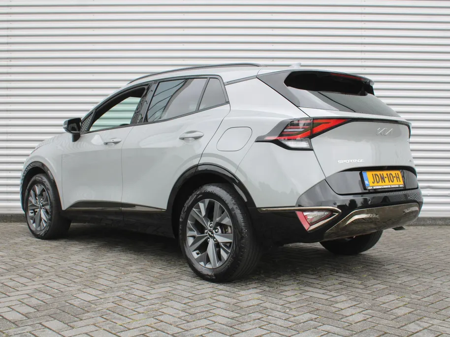 Kia Sportage 1.6 T-GDi Hybrid Dark Edition | Stuur-/stoelverwarming v+a | Camera | Elek. stoelverstelling | 18' LM | Cruise adapt. | Navi | Clima | Half leer/suède |